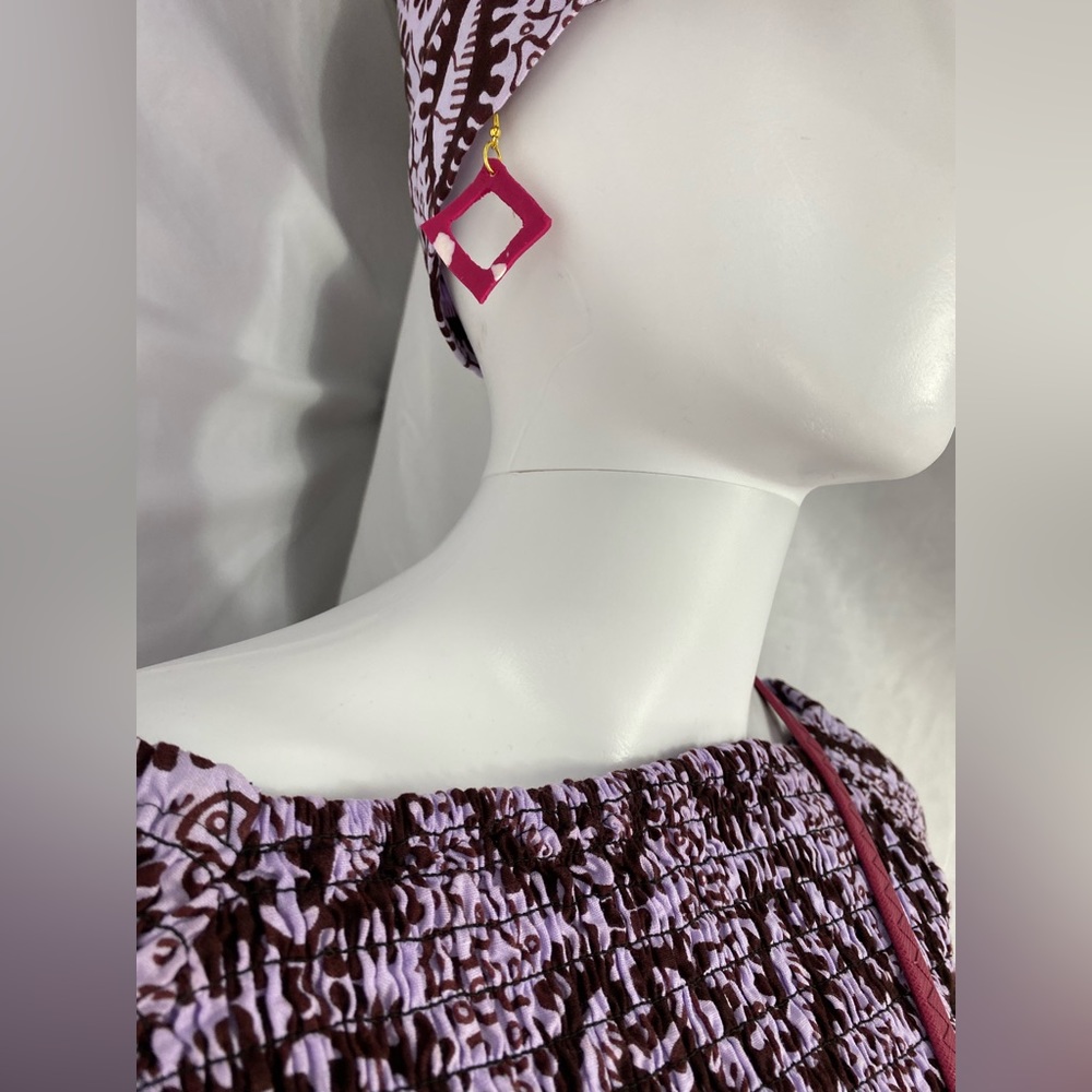 Pink diamond shape earrings